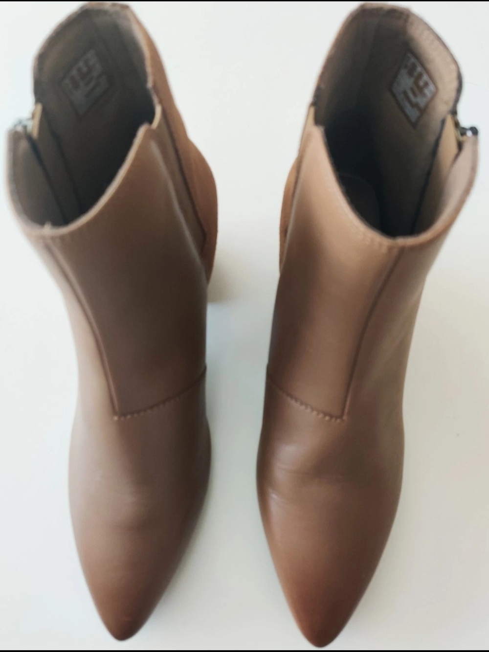 Clarks Womens 8 Leather Upper and Suede Booties...New